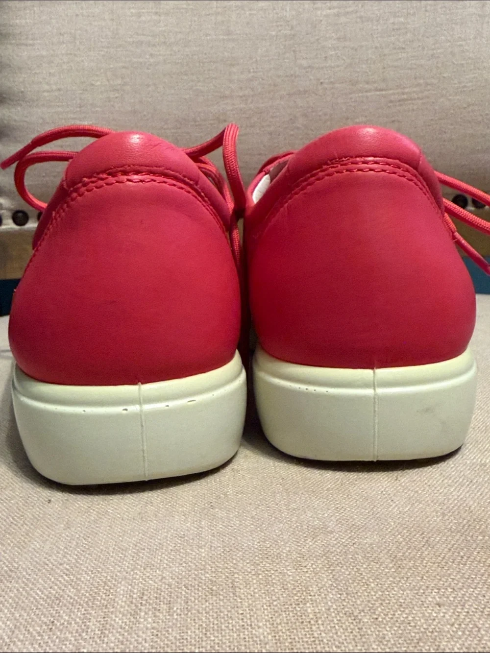 Ecco Women’s Coral Pink Leather Lace-Up Sneakers, Size 9 extra width